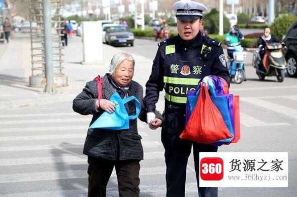 路遇摔倒老人应该怎么办？