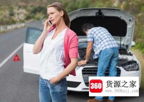 汽车在高速公路上爆胎了怎么办？