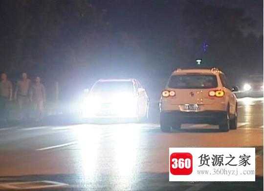 开车怎么正确运用灯光？