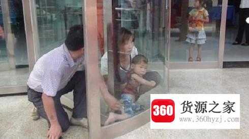 儿童过旋转门的安全常识