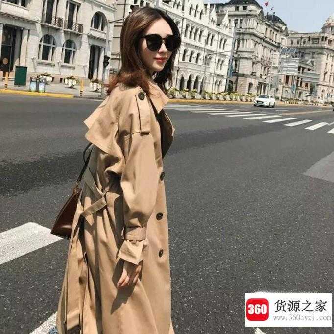 时尚搭配：咖啡色外套