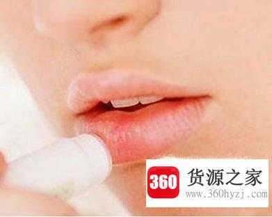 冬季嘴唇总是起皮怎么办