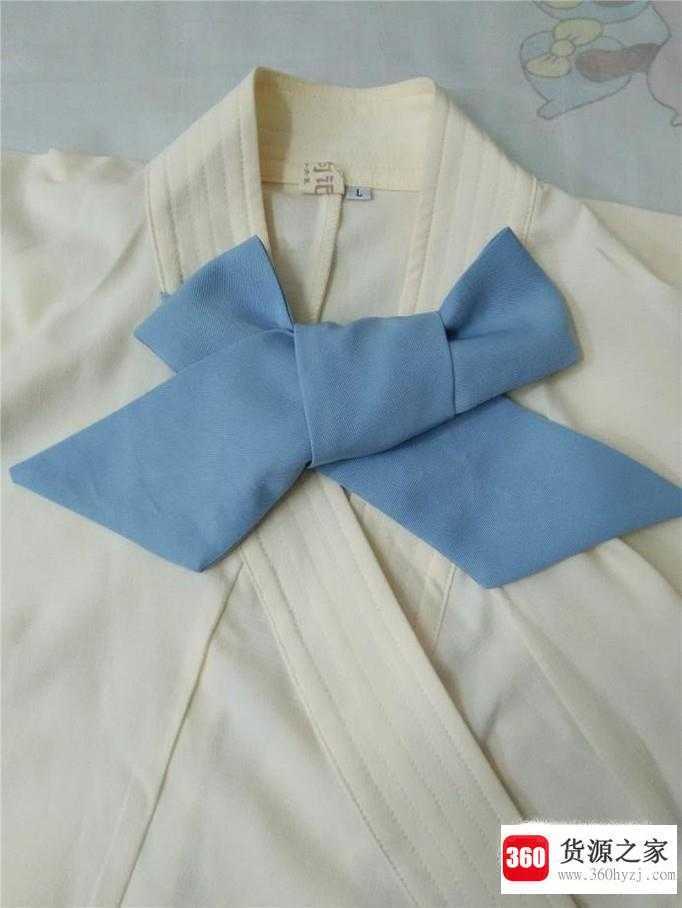 怎样在衣服上系漂亮的蝴蝶结