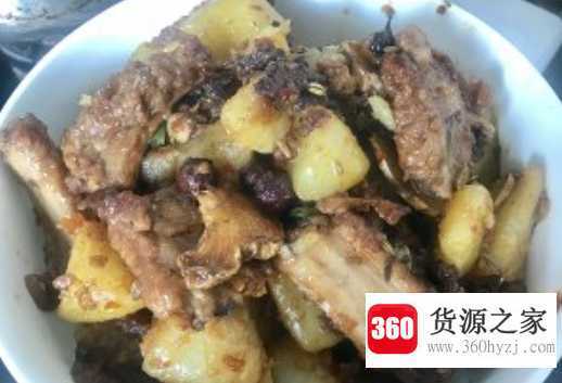 最简单家常土豆烧排骨