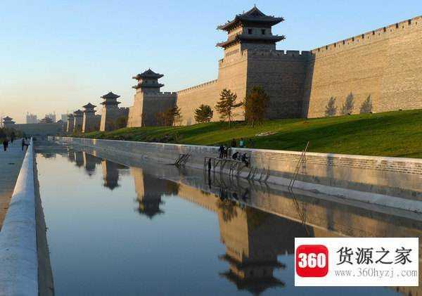 古代的护城河起什么作用
