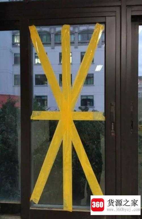 玻璃上为什么贴米字