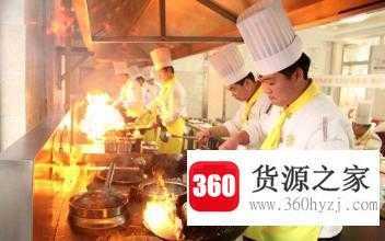 厨师为什么要戴高帽子