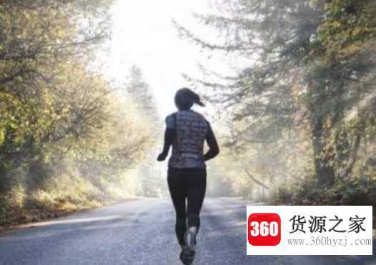 跑步下山伤膝盖吗