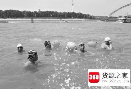为什么下雨天不能游泳