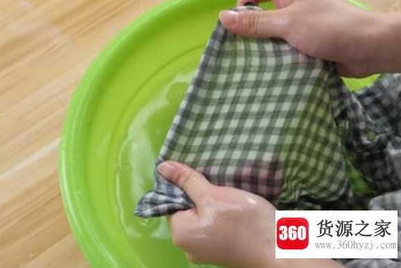衣服上沾了油渍洗不掉怎么办