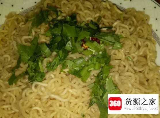 干拌方便面的做法