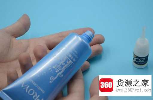 手被502胶水粘住了怎么办