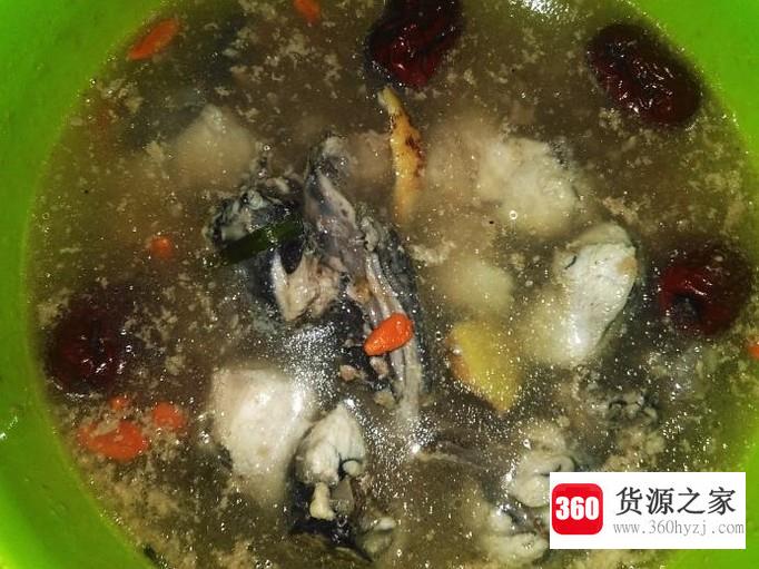 当归红枣枸杞滚乌鸡汤的做法