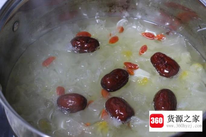 怎么用电饭锅煮红枣银耳汤