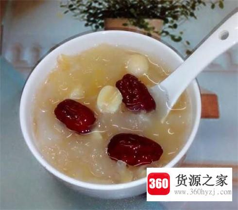 百合银耳红枣汤的做法