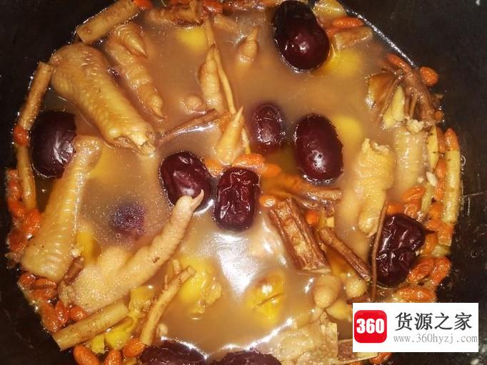 滋补的鸡脚板栗汤的做法