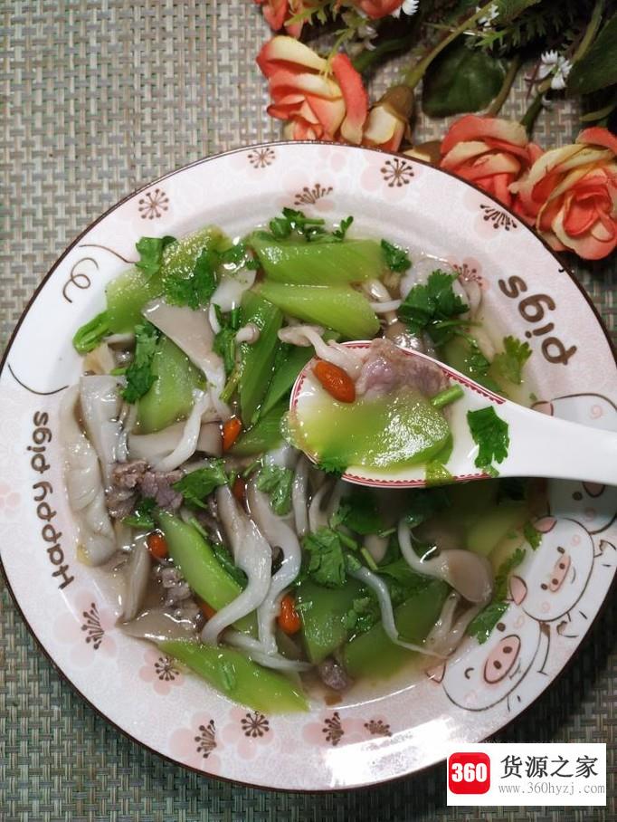 怎样做美味的莴笋蘑菇牛肉汤？