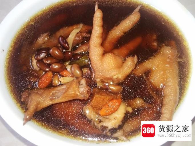 黑豆炖鸡脚汤的做法