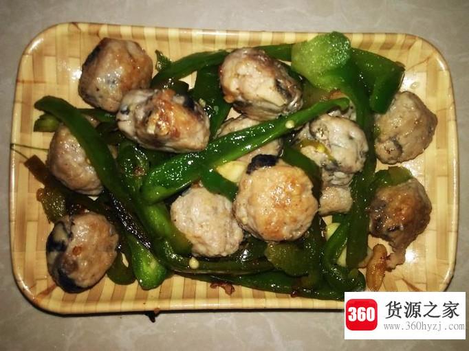 好吃的手工鱼丸炒甜椒的做法