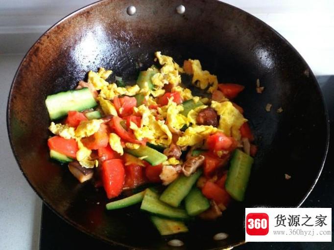 西红柿炒香菇黄瓜片鸡蛋的家常做法