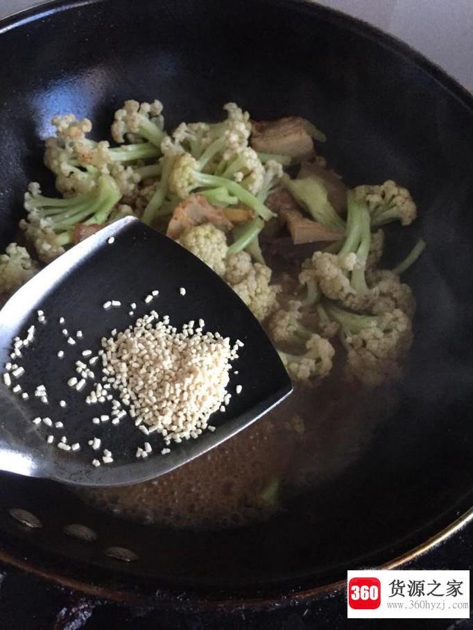 美味家常菜五花肉炒花菜的做法