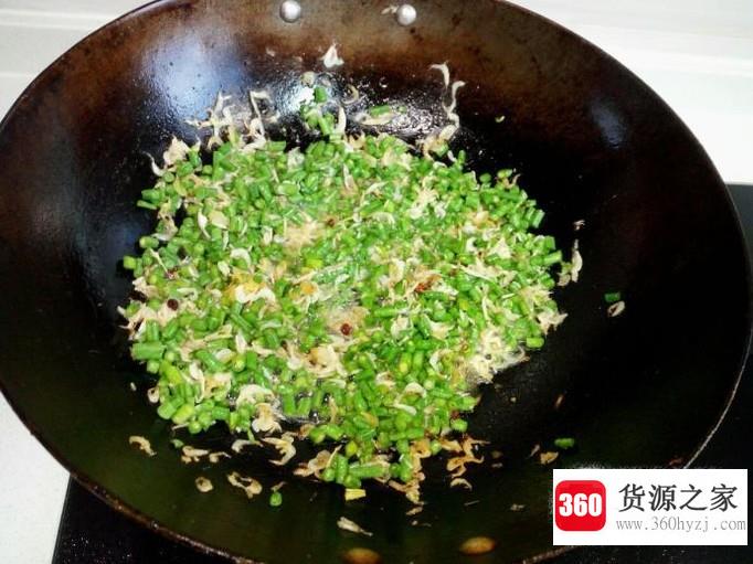 豇豆炒虾皮鸡蛋的家常做法