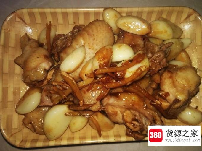 蒜头爆焖鸡肉的做法