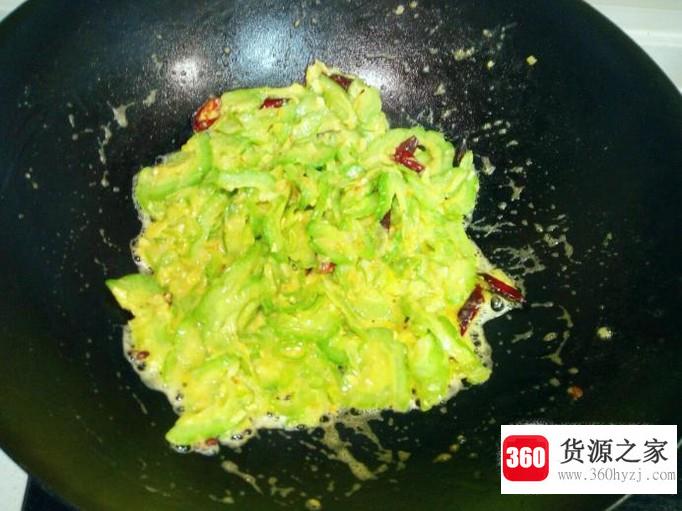 咸鸭蛋黄炒苦瓜的做法