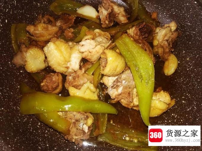 青椒炒鸡肉的做法