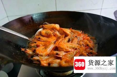 油炸大虾酥脆的方法