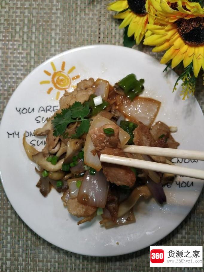 怎样做美味的洋葱平菇炒里脊肉？