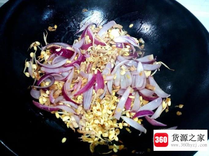 圆葱炒黄豆芽的家常做法