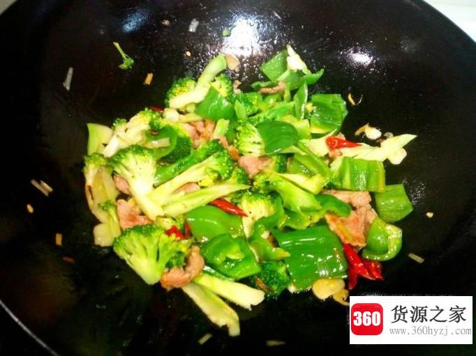 西兰花炒青椒的家常做法