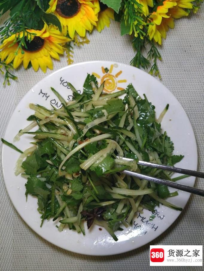 怎样做美味的香菜拌黄瓜？