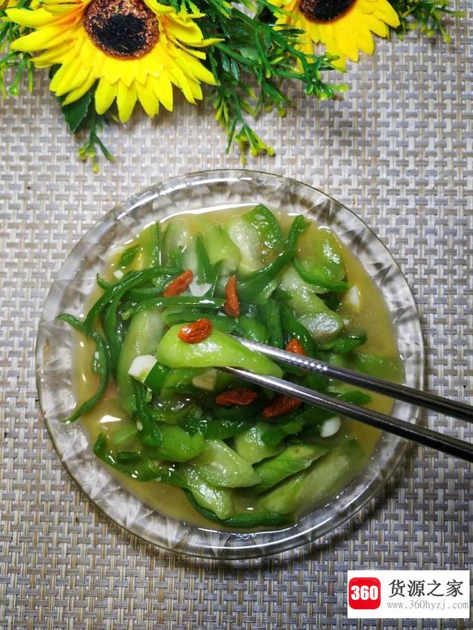 怎样做美味的清炒青椒丝瓜？