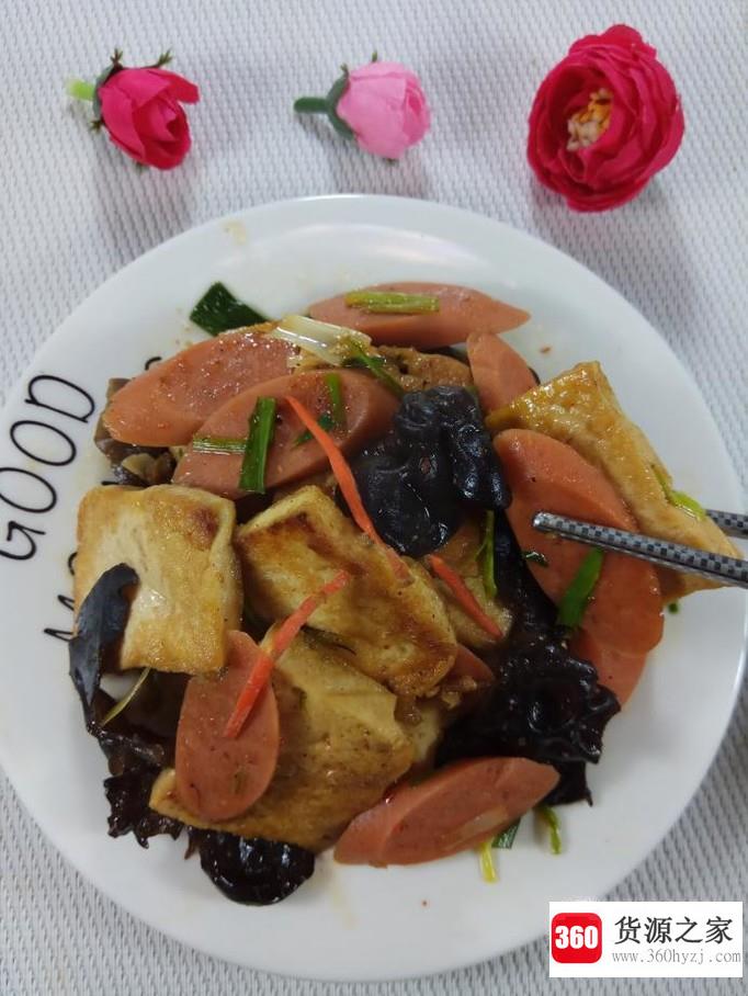 怎样做美味的木耳香肠炒豆腐？