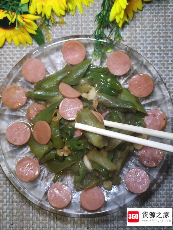 怎样做美味的丝瓜青椒炒香肠？
