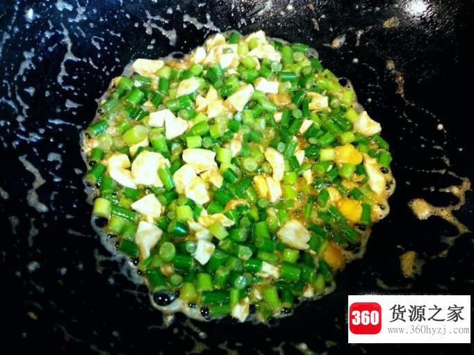咸鸭蛋炒蒜薹的家常做法