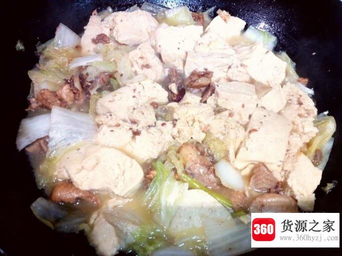 鸡架炖冻豆腐大白菜的家常做法
