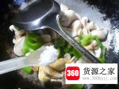 鲜蘑菇炒辣椒做法