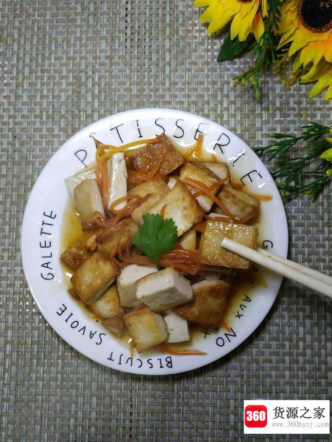 怎样做美味的豆腐炒胡萝卜丝？