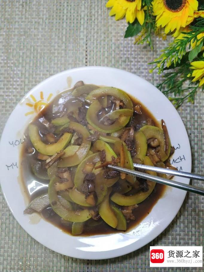 怎样做美味的酱香西葫芦香菇炒牛肉？