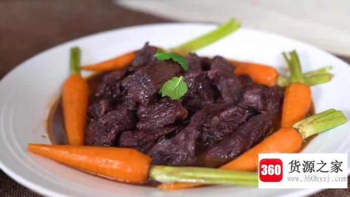 红酒炖牛肉怎么做？