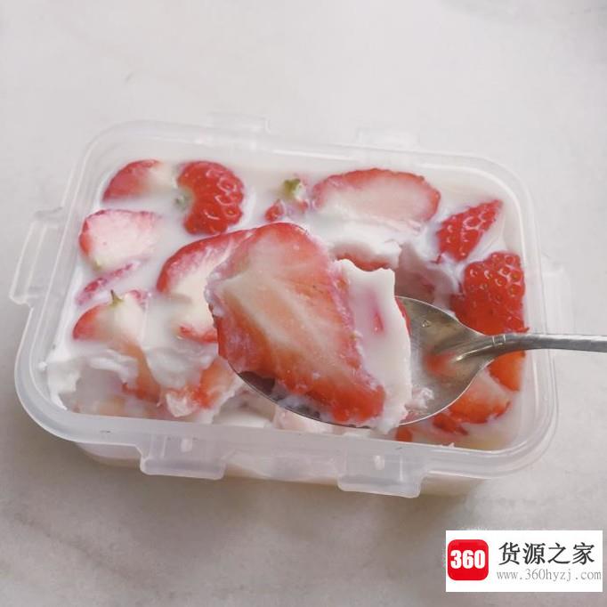 怎么制作少女心甜品草莓椰奶羹？