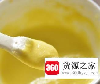 怎样给宝宝制作简单又营养的蛋黄泥辅食