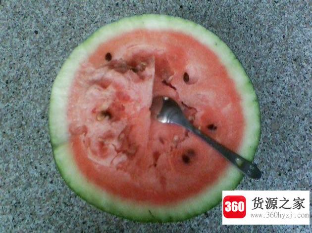 西瓜不能用勺子挖着吃
