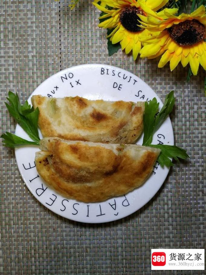 怎样做椒盐味葱油发面饼？