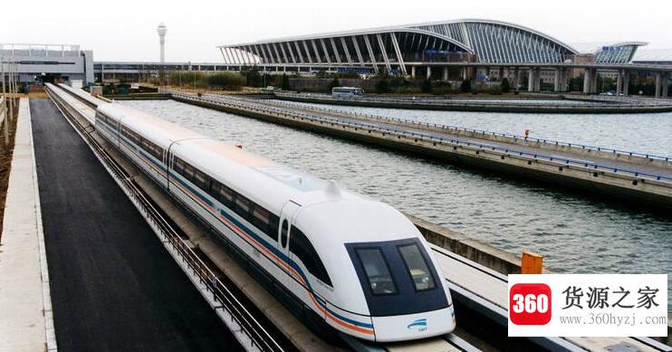 磁悬浮列车是靠什么驱动跑起来的？