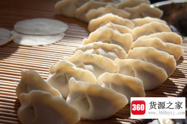 北方为什么有“出门饺子回家面”的说法？