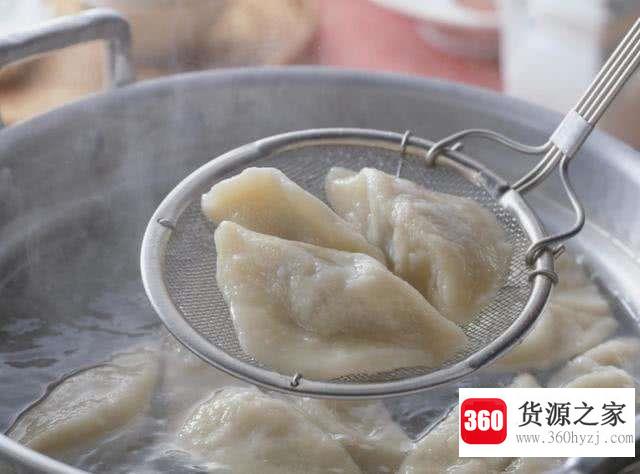 为什么熟饺子凉了后会重新下沉？
